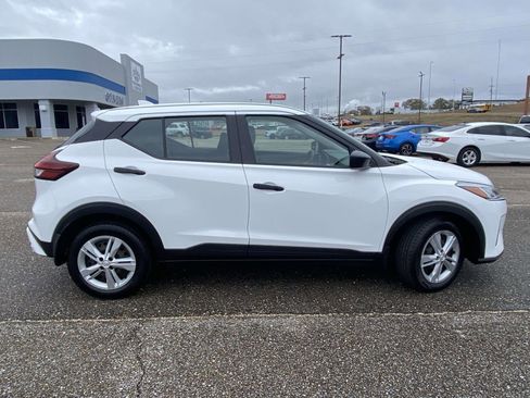 Used 2024 Nissan Kicks S image 8