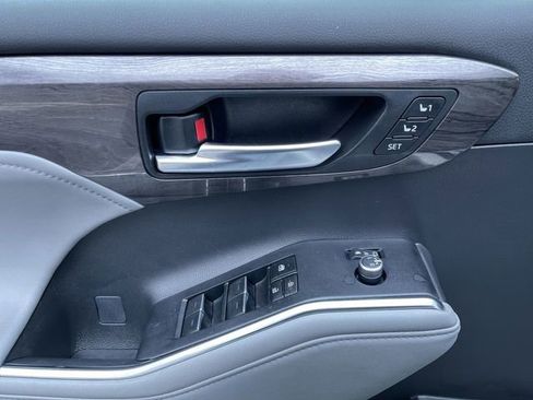 Used 2023 Toyota Highlander Limited image 24