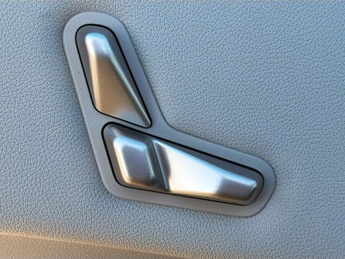 New 2026 BMW iX xDrive60 w/ Premium Package image 25