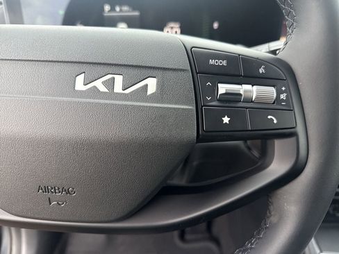 New 2026 Kia Sportage LX FWD image 17