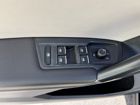 Used 2018 Volkswagen Tiguan SEL image 25