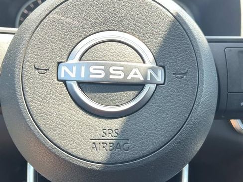 Used 2023 Nissan Rogue S AWD/4WD image 31