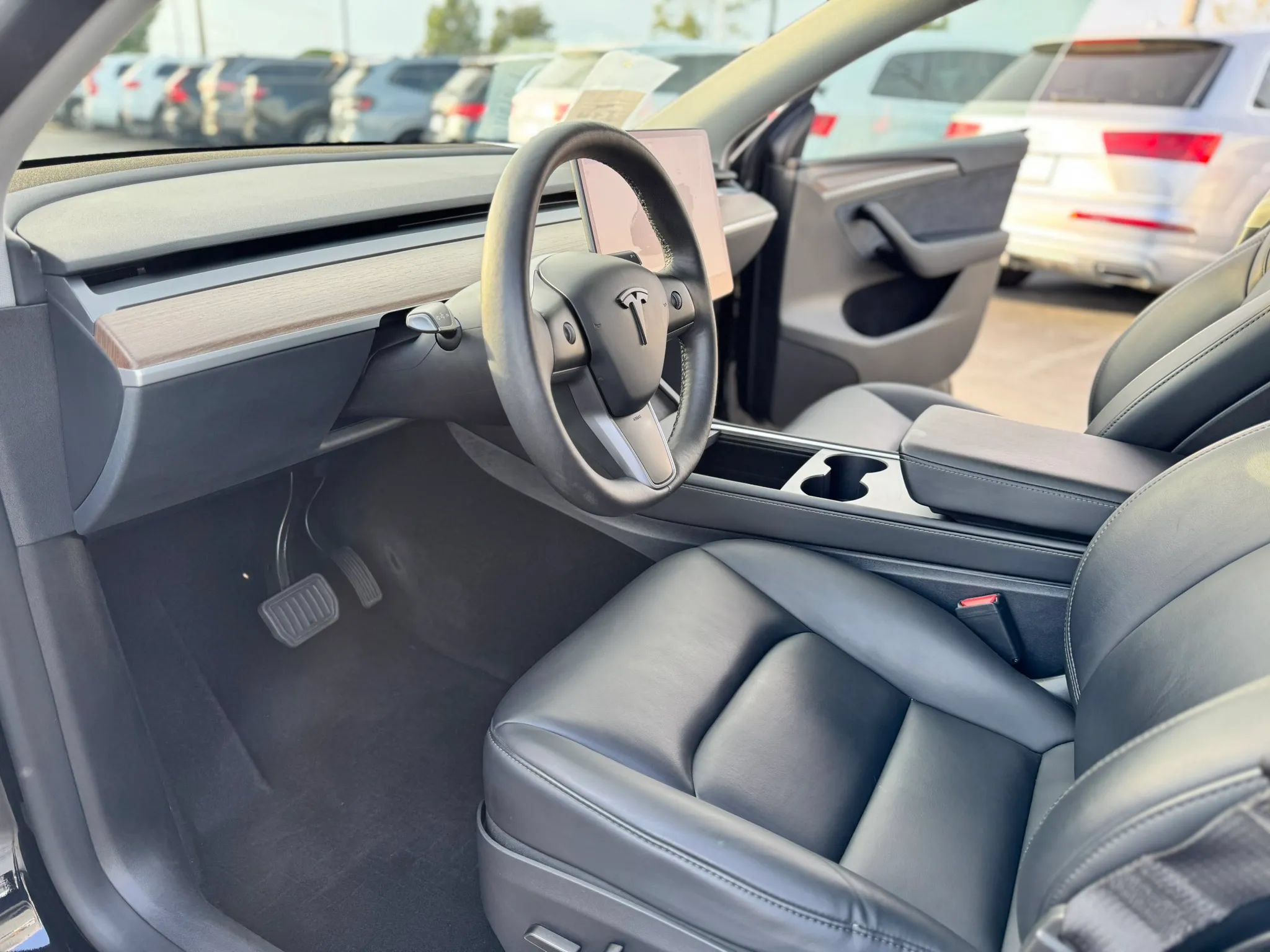Used 2024 Tesla Model Y Long Range AWD/4WD image 9