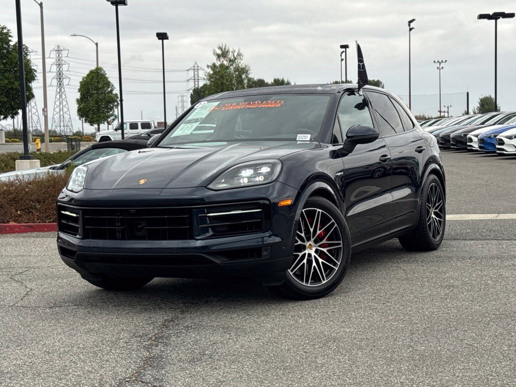 Used 2024 Porsche Cayenne S AWD/4WD image 2