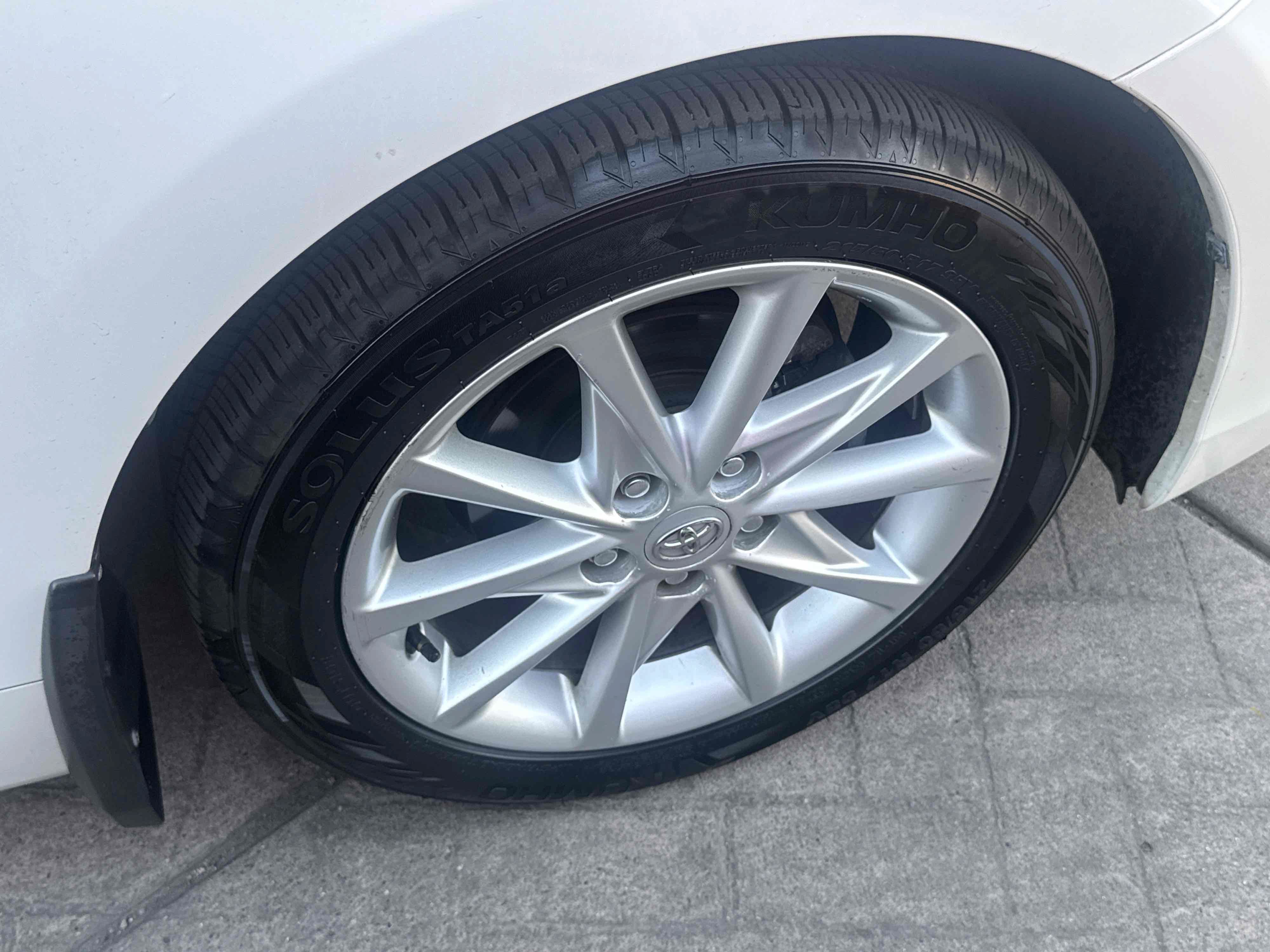 Used 2013 Toyota Prius V Five FWD image 9