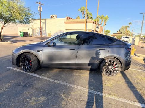 Used 2022 Tesla Model Y Performance image 9
