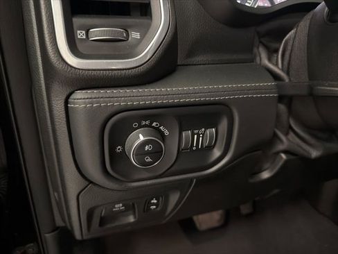 Used 2019 RAM 1500 Laramie w/ Sport Appearance Package AWD/4WD image 17