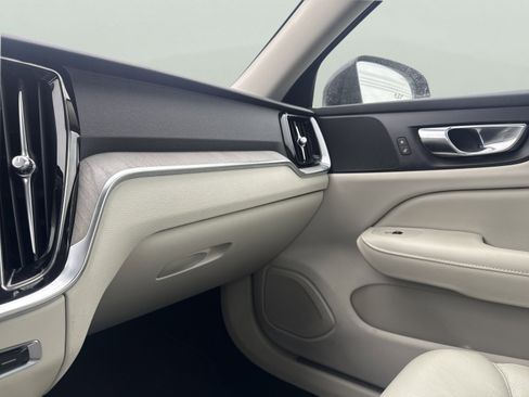 Used 2023 Volvo S60 B5 Plus image 20