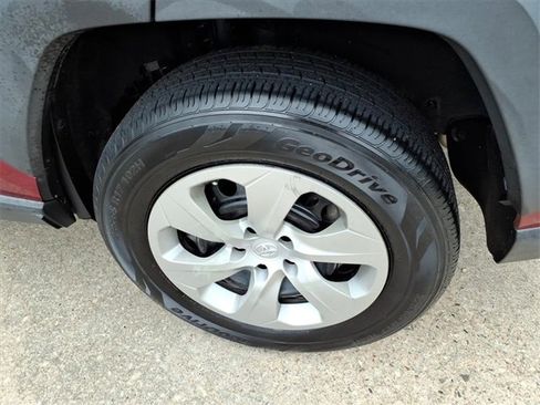 Used 2019 Toyota RAV4 LE image 17