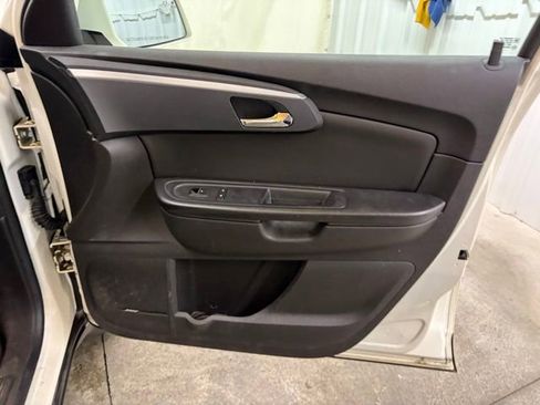 Used 2012 Chevrolet Traverse LT FWD image 26