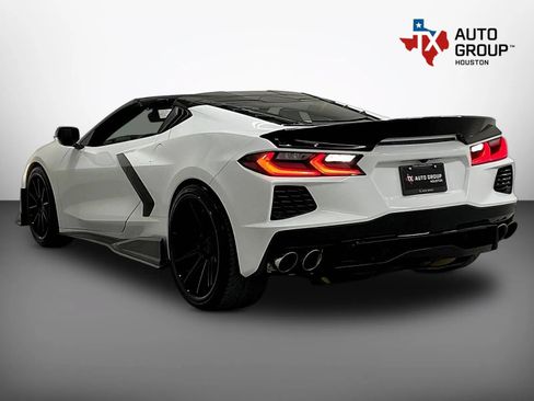 Used 2021 Chevrolet Corvette Stingray Coupe w/ Chrome Exterior Badge Package RWD image 3