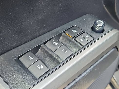 Used 2020 Toyota Tacoma SR5 AWD/4WD image 22