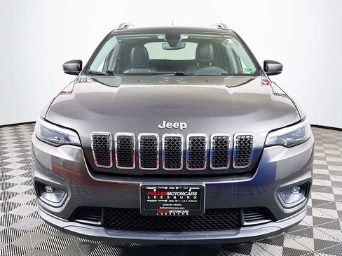 Used 2019 Jeep Cherokee Latitude Plus w/ Comfort/Convenience Group AWD/4WD image 2