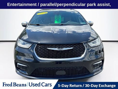 Used 2024 Chrysler Pacifica Pinnacle FWD image 2