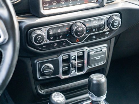Used 2021 Jeep Wrangler Unlimited Sahara AWD/4WD image 23