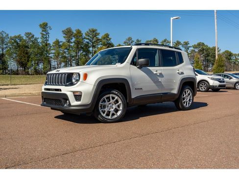 Used 2022 Jeep Renegade Latitude image 1