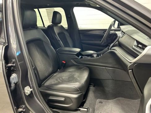 Used 2023 Jeep Grand Cherokee Altitude AWD/4WD image 12