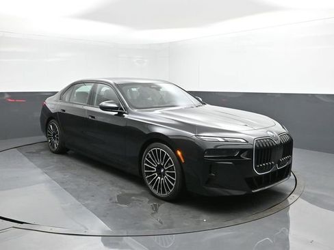 New 2025 BMW 750e xDrive w/ Premium Package image 22