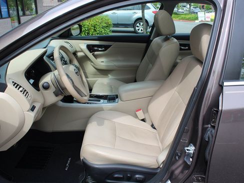 Used 2015 Nissan Altima 3.5 SL FWD image 18