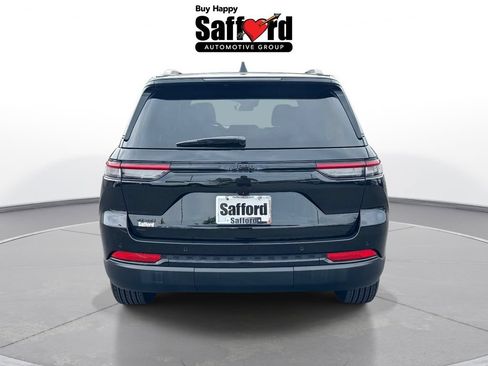 Used 2025 Jeep Grand Cherokee Altitude AWD/4WD image 7
