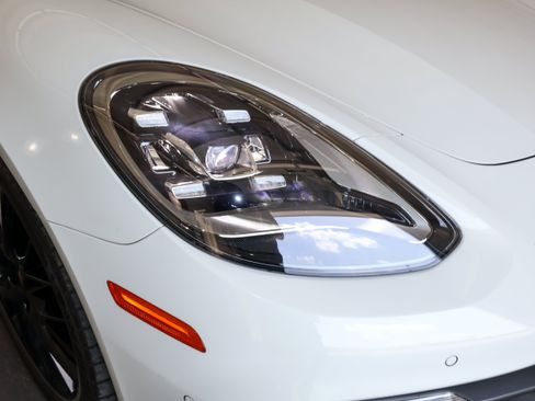 Used 2022 Porsche Panamera image 39