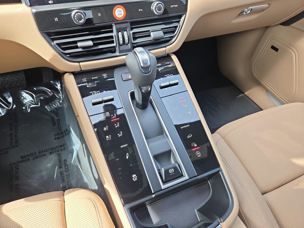 Certified 2026 Porsche Macan S AWD/4WD image 14