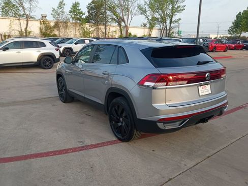 Used 2025 Volkswagen Atlas Cross Sport SE image 13