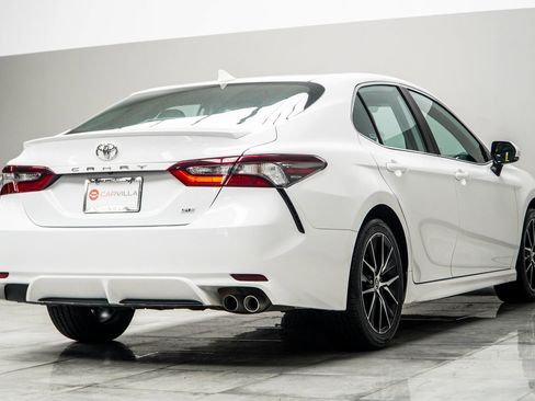 Used 2024 Toyota Camry SE image 11