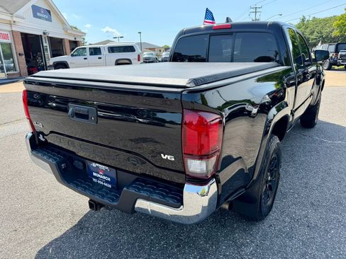 Used 2020 Toyota Tacoma SR5 AWD/4WD image 5