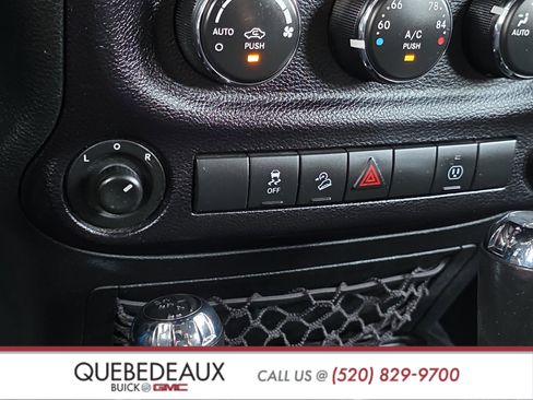 Used 2016 Jeep Wrangler Unlimited Sahara w/ Connectivity Group AWD/4WD image 18