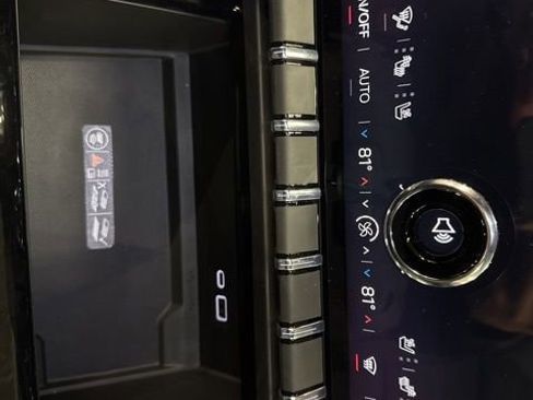New 2026 GMC Yukon AT4 AWD/4WD image 17