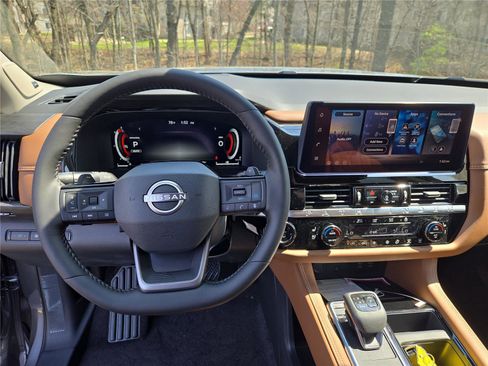 New 2026 Nissan Pathfinder Platinum AWD/4WD image 11