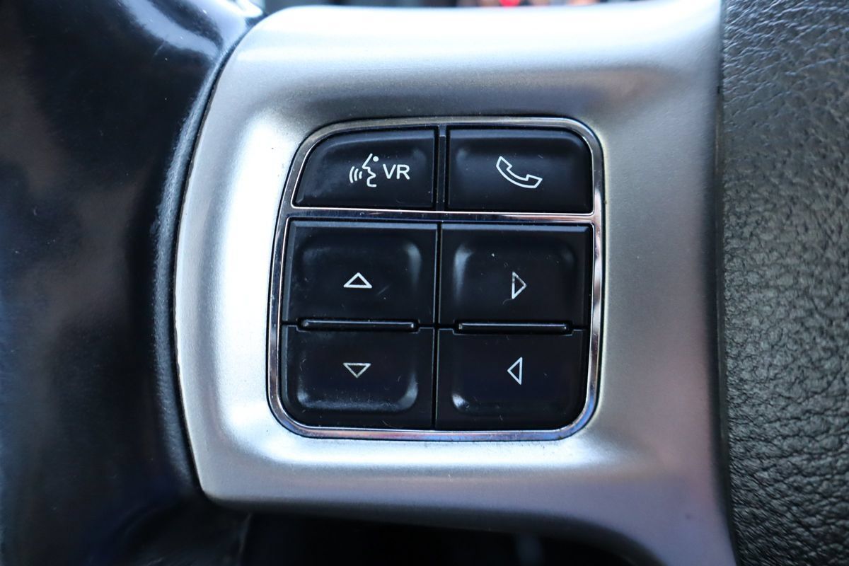 Used 2018 RAM 1500 Laramie w/ Convenience Group AWD/4WD image 29