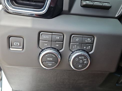 New 2026 GMC Sierra 2500 Denali w/ Denali Reserve Package image 15