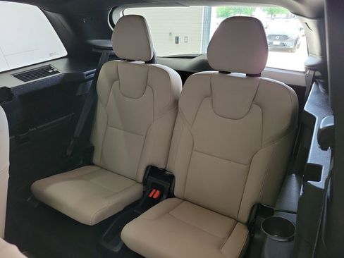 Used 2025 Volvo XC90 B6 Plus image 13