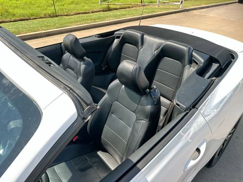 Used 2020 Ford Mustang Premium image 21