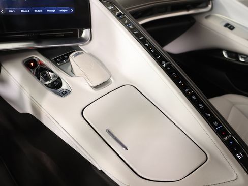 Used 2024 Chevrolet Corvette Stingray Preferred Cpe w/ Z51 Performance Package RWD image 8