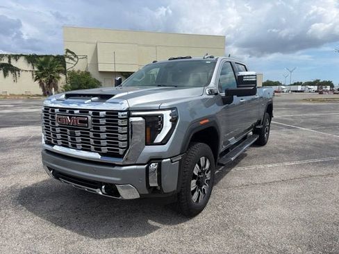 Used 2025 GMC Sierra 2500 Denali w/ Denali Reserve Package AWD/4WD image 4