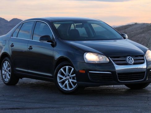 Used 2010 Volkswagen Jetta SE image 2