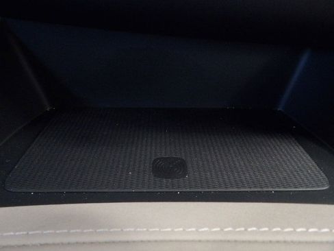 Certified 2025 Volvo XC90 T8 Plus image 23