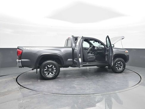 Used 2018 Toyota Tacoma TRD Off-Road image 44