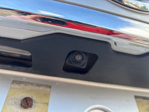 Used 2018 Nissan Rogue SV image 15