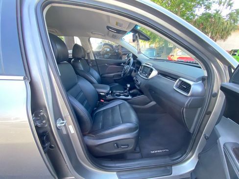 Used 2019 Kia Sorento EX image 37