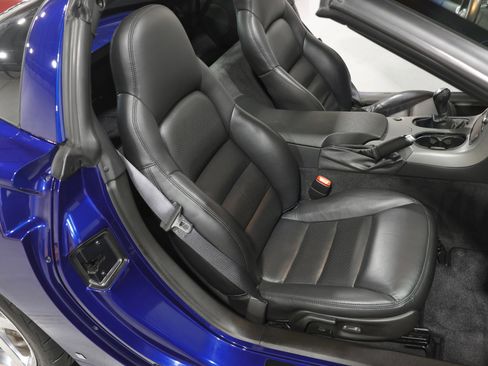 Used 2006 Chevrolet Corvette Coupe w/ Preferred Equipment Group RWD image 62