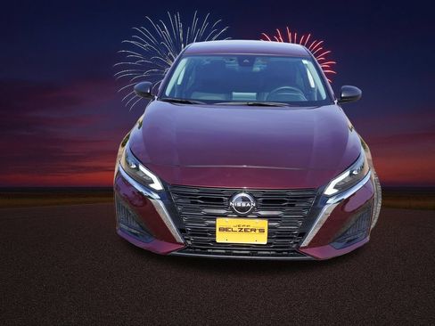 Used 2024 Nissan Altima 2.5 SV FWD image 12