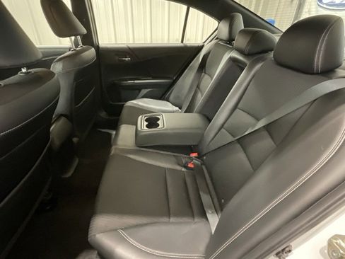 Used 2017 Honda Accord Sport image 11