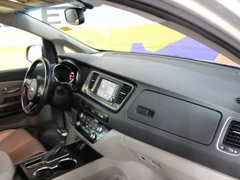 Used 2019 Kia Sedona EX FWD image 13