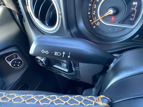 Used 2025 Jeep Gladiator Sport image 23