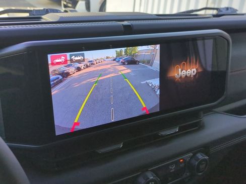 Used 2025 Jeep Wrangler Unlimited Rubicon AWD/4WD image 14