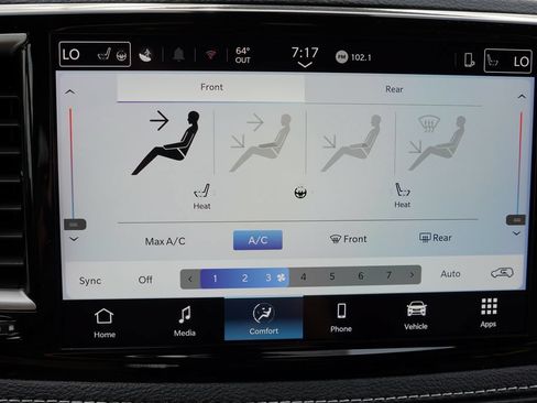 Used 2025 Chrysler Pacifica Select AWD/4WD image 6
